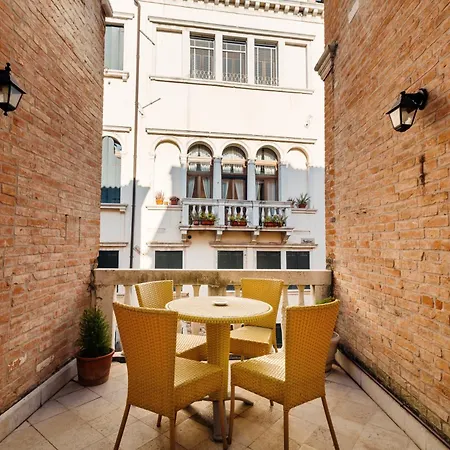 Casa Dei Pittori Venice Apartments-2